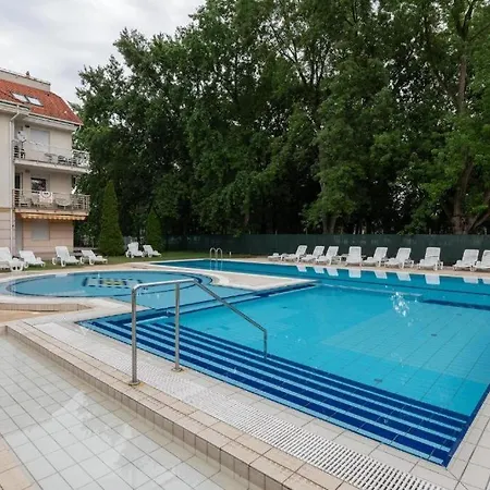 Lägenhet Gold Wellness Apartman