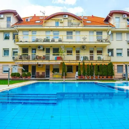 Gold Wellness Apartman Lägenhet *